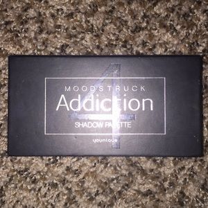 Younique shadow palette